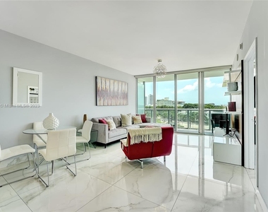 888 Biscayne Blvd - Photo Thumbnail 14