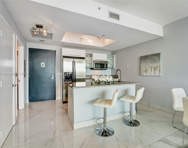 888 Biscayne Blvd - Photo Thumbnail 12