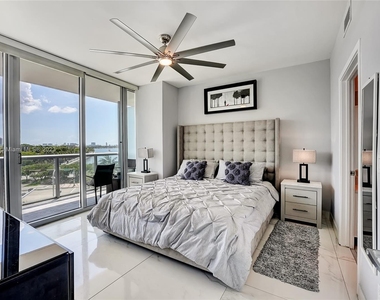 888 Biscayne Blvd - Photo Thumbnail 4