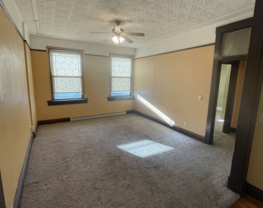 109 1/2 East 6th Street - Photo Thumbnail 1
