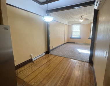 109 1/2 East 6th Street - Photo Thumbnail 2