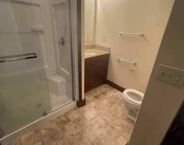 109 1/2 East 6th Street - Photo Thumbnail 6