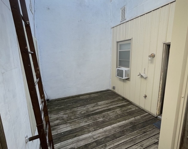 109 1/2 East 6th Street - Photo Thumbnail 7
