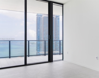 1000 Brickell Plaza - Photo Thumbnail 8