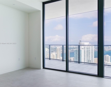 1000 Brickell Plaza - Photo Thumbnail 7