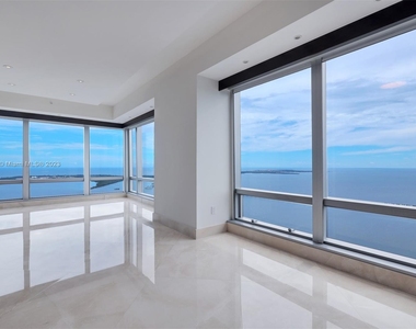 1425 Brickell Ave - Photo Thumbnail 0