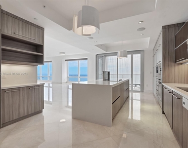 1425 Brickell Ave - Photo Thumbnail 11