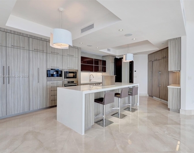 1425 Brickell Ave - Photo Thumbnail 9