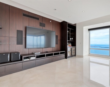 1425 Brickell Ave - Photo Thumbnail 7