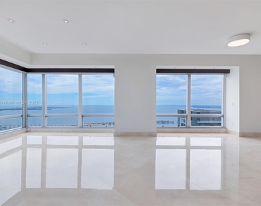 1425 Brickell Ave - Photo Thumbnail 8