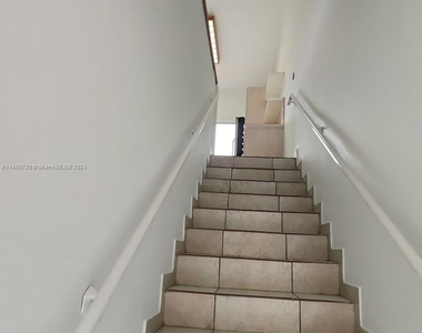 7526 W 20 Av - Photo Thumbnail 20