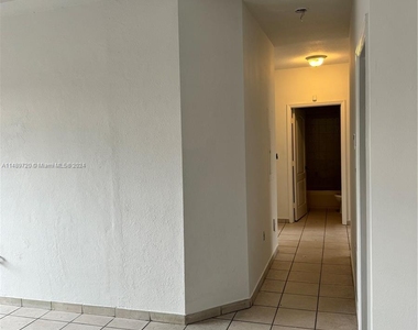 7526 W 20 Av - Photo Thumbnail 14