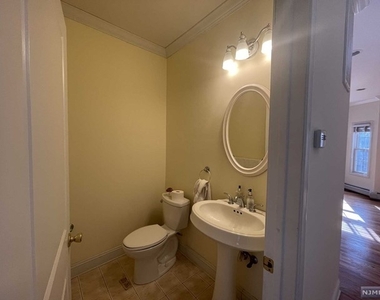 463 Grandview Avenue - Photo Thumbnail 20