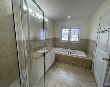 463 Grandview Avenue - Photo Thumbnail 18