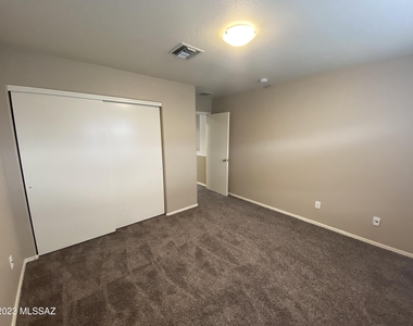 4061 N Weimer Place - Photo Thumbnail 8