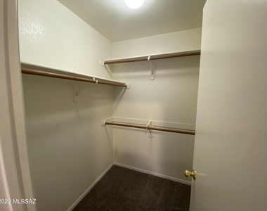 4061 N Weimer Place - Photo Thumbnail 5