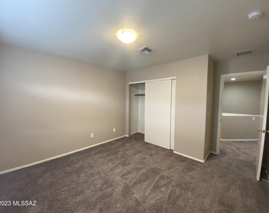 4061 N Weimer Place - Photo Thumbnail 7