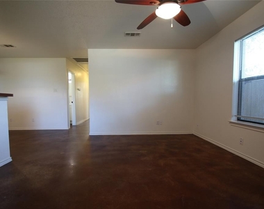 8109 Doreen Avenue - Photo Thumbnail 2