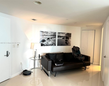 475 Brickell Ave - Photo Thumbnail 20