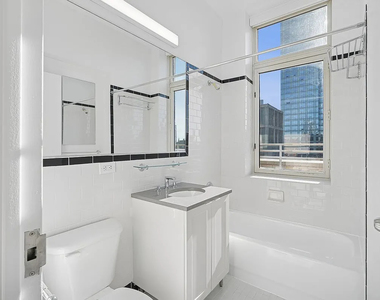 West 42nd Street - Photo Thumbnail 5