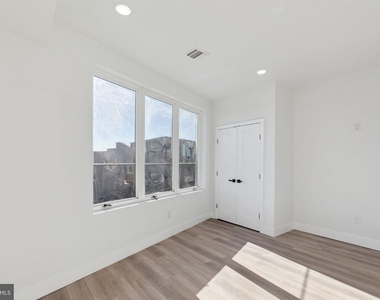 2330 Frankford Ave - Photo Thumbnail 7