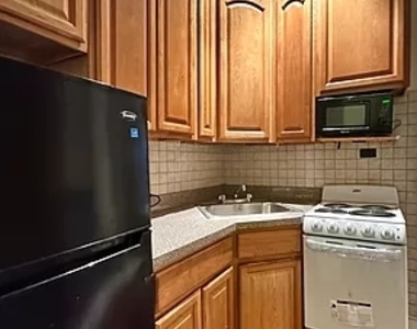 516 East 83rd Street - Photo Thumbnail 4
