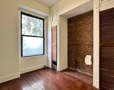 516 East 83rd Street - Photo Thumbnail 2