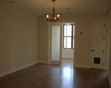 565 Evergreen Avenue - Photo Thumbnail 9