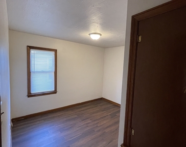 1801 N Linwood Avenue - Photo Thumbnail 6