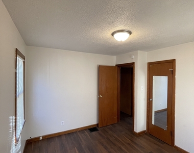 1801 N Linwood Avenue - Photo Thumbnail 5