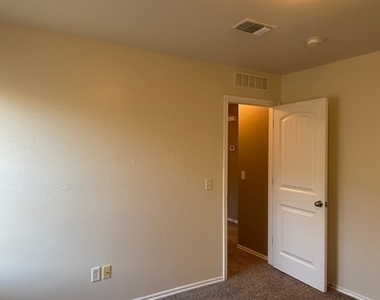 800 Dogwood Court - Photo Thumbnail 35