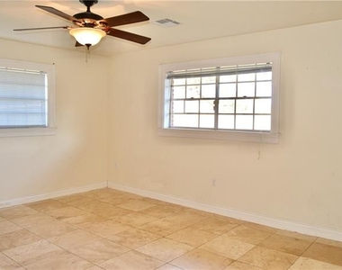 1701 Live Oak Street - Photo Thumbnail 5