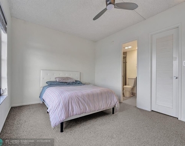 2751 N Palm Aire Dr - Photo Thumbnail 32