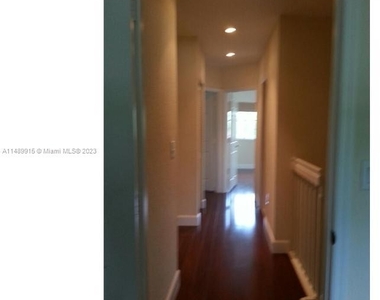 11245 Nw 57th Ln - Photo Thumbnail 6