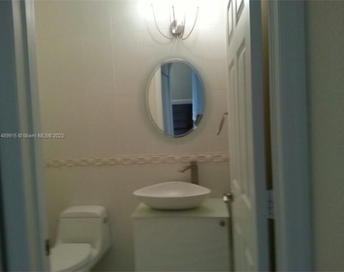 11245 Nw 57th Ln - Photo Thumbnail 14