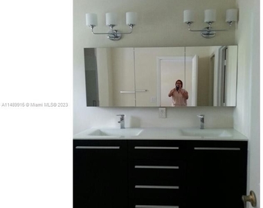 11245 Nw 57th Ln - Photo Thumbnail 8