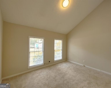 4635 Hampton Square Dr - Photo Thumbnail 14