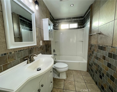 5827 Pennswood Avenue - Photo Thumbnail 4