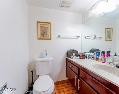 5933 Bromley Avenue - Photo Thumbnail 7