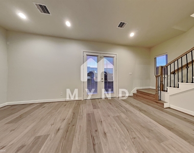 12418 Executive Square Ln - Photo Thumbnail 4