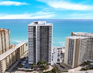 3140 S Ocean Dr - Photo Thumbnail 16