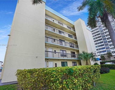 3215 N Ocean Dr - Photo Thumbnail 2