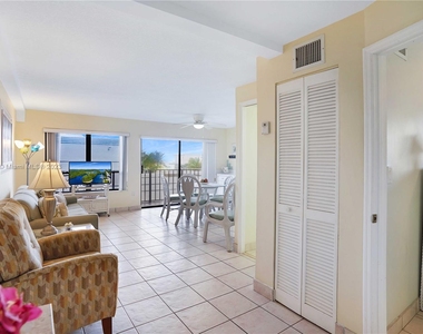 3215 N Ocean Dr - Photo Thumbnail 6