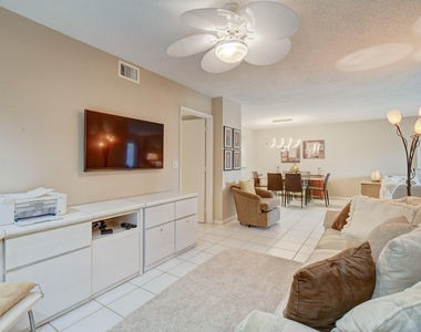 6093 Pointe Regal Circle - Photo Thumbnail 17