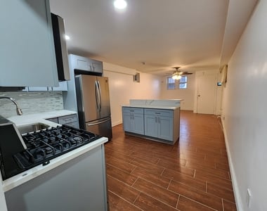 101 East 38th Street - Photo Thumbnail 4