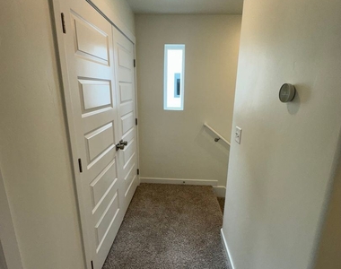 837 Golden Bear Ln - Photo Thumbnail 9