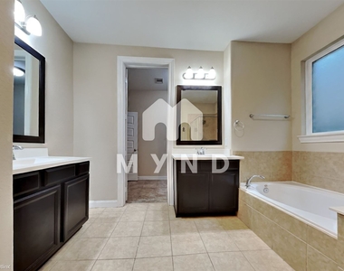 4918 Woodbury Mill Dr - Photo Thumbnail 14