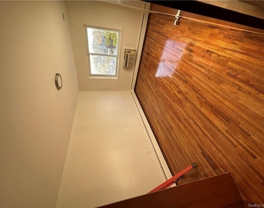 2707 Seymour Avenue - Photo Thumbnail 5