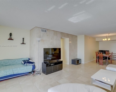 2401 S Ocean Dr - Photo Thumbnail 7