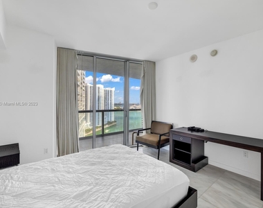 495 Brickell Ave - Photo Thumbnail 8